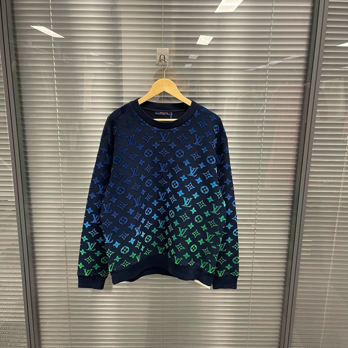 Louis Vuitton Black XL Long Sleeve Patterned Sweatshirt Size US XL / EU 56 / 4 - 1 Thumbnail