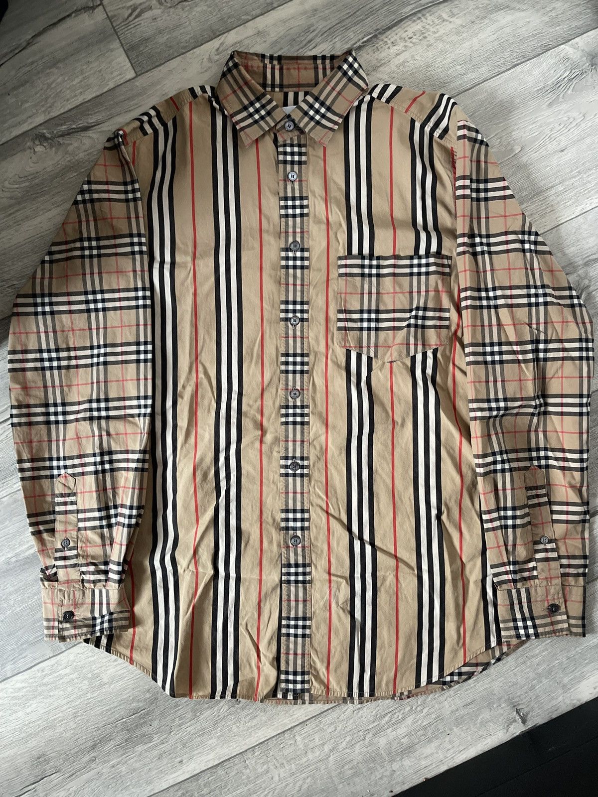 Original Burberry men’s shirt, size „M”.