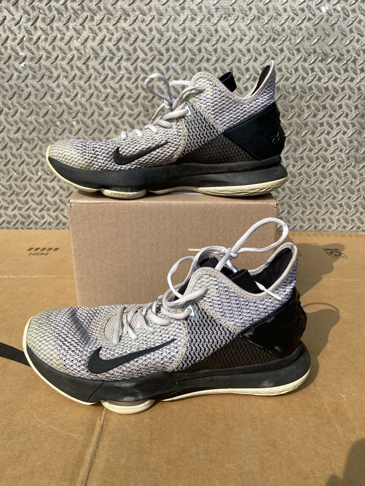Nike Nike LeBron Witness 4 Basketball Sneakers Shoes Men 10.5 Size US 10.5 / EU 43-44 - 2 Thumbnail