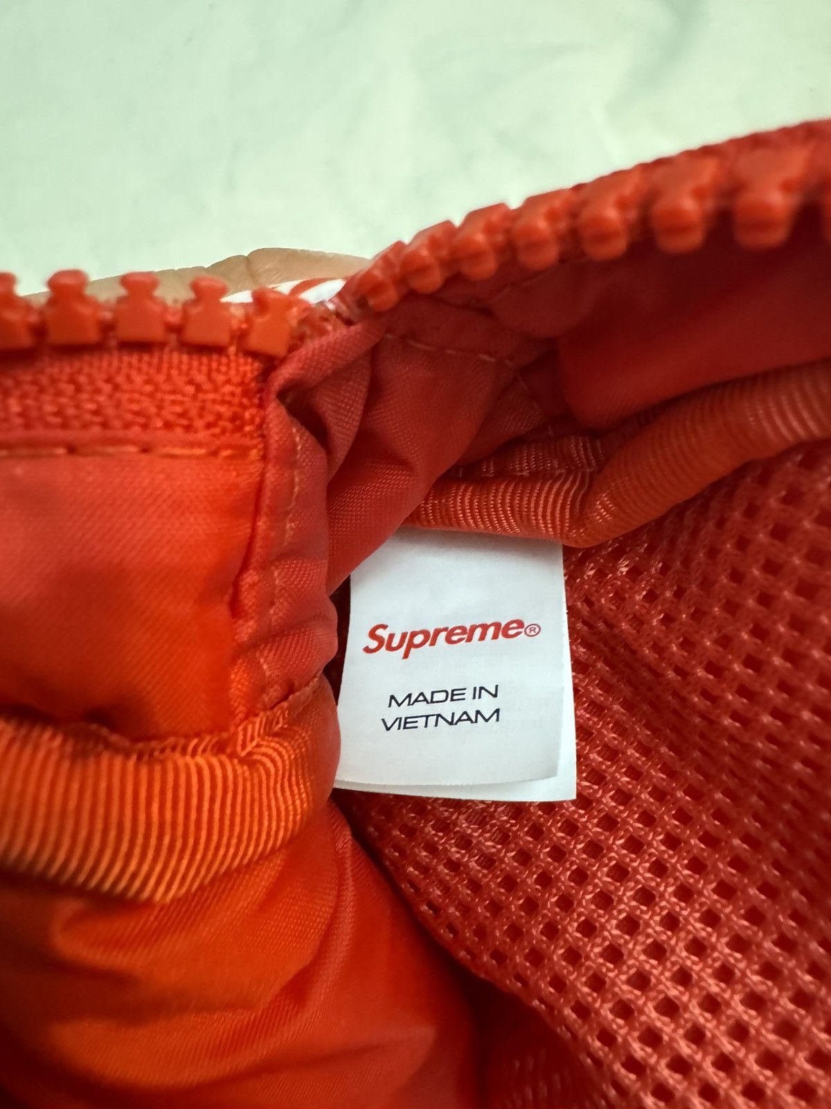 Supreme Supreme Puffer Pouch 'Red Paisley' Size ONE SIZE - 11 Thumbnail