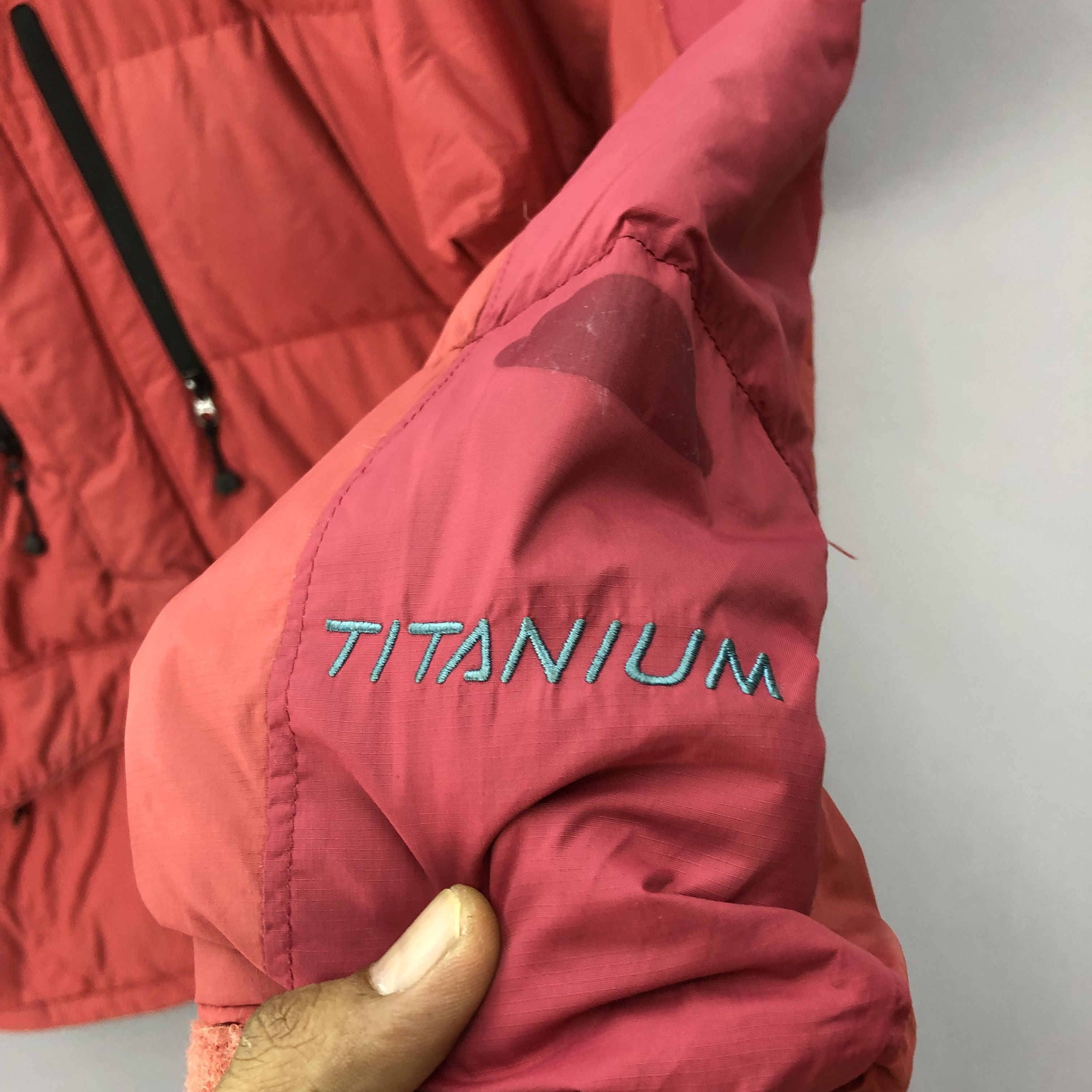 Columbia Vintage Columbia Titanium Puffer Goose Down Hoodie Jacket Size US L / EU 52-54 / 3 - 6 Thumbnail