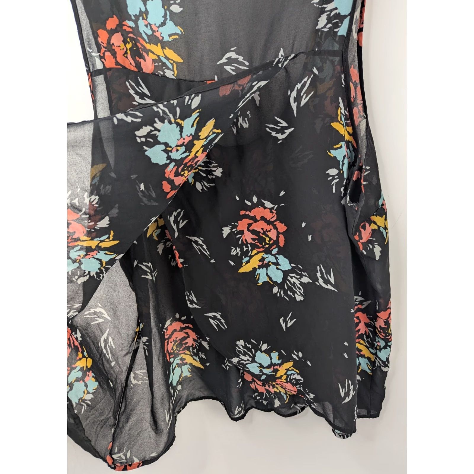 Torrid Torrid Black Floral Sheer Pleated Button Tank Blouse Open Back Women Size 3 Size XS / US 0-2 / IT 36-38 - 4 Thumbnail