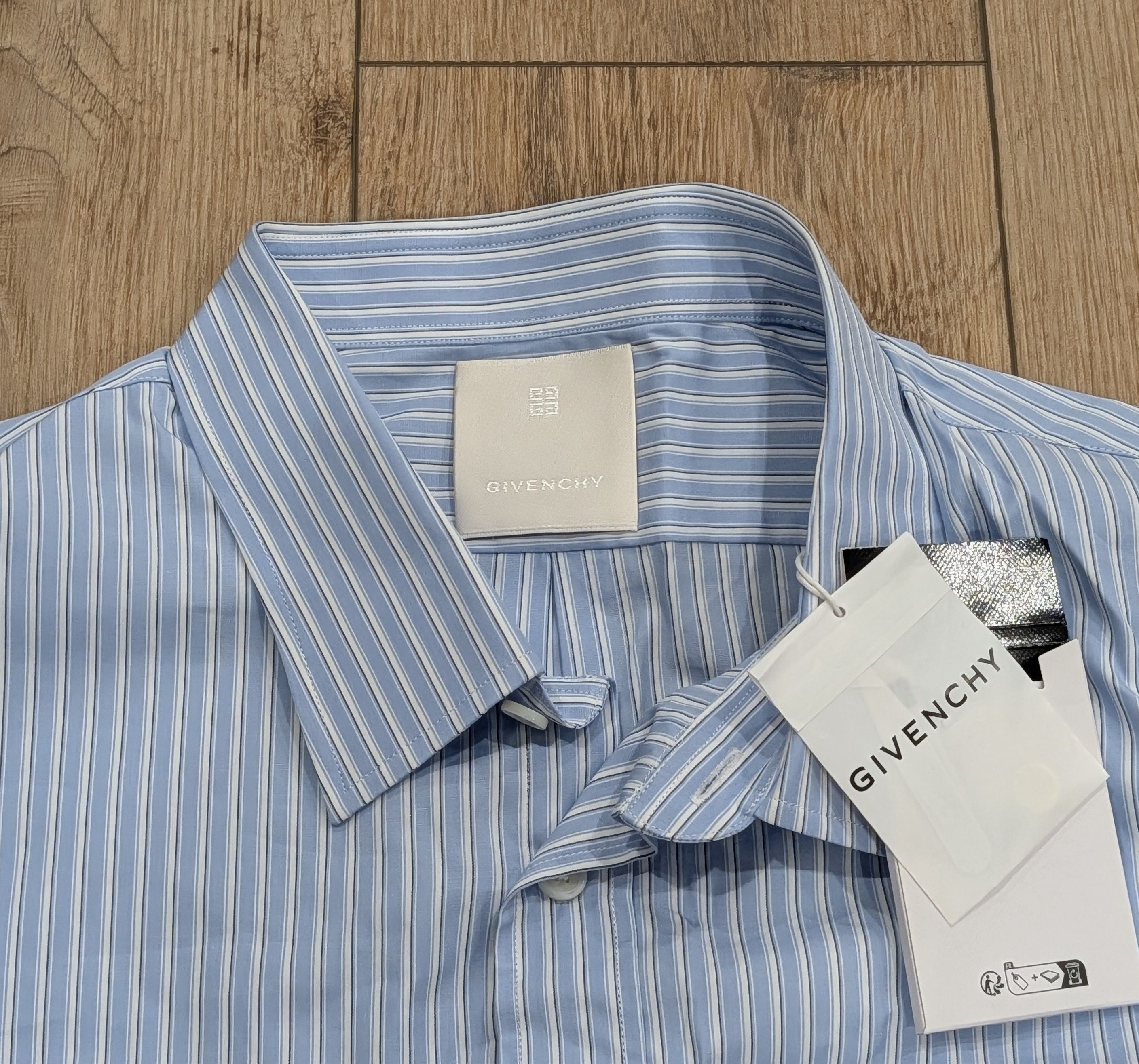 Givenchy GIVENCHY Crest Striped Button Up Shirt Light Blue 39 US 15.5 Size US M / EU 48-50 / 2 - 2 Thumbnail
