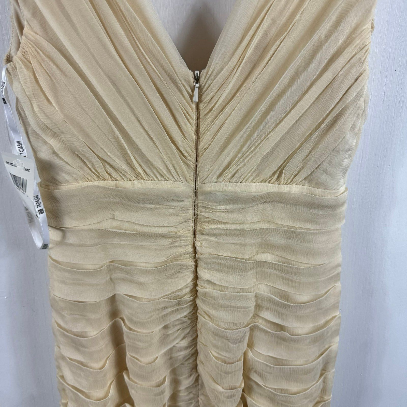 Tadashi Shoji TADASHI SHOJI VINTAGE CREAM SILK RUCHED BODYCON DRESS Size XS / US 0-2 / IT 36-38 - 5 Thumbnail