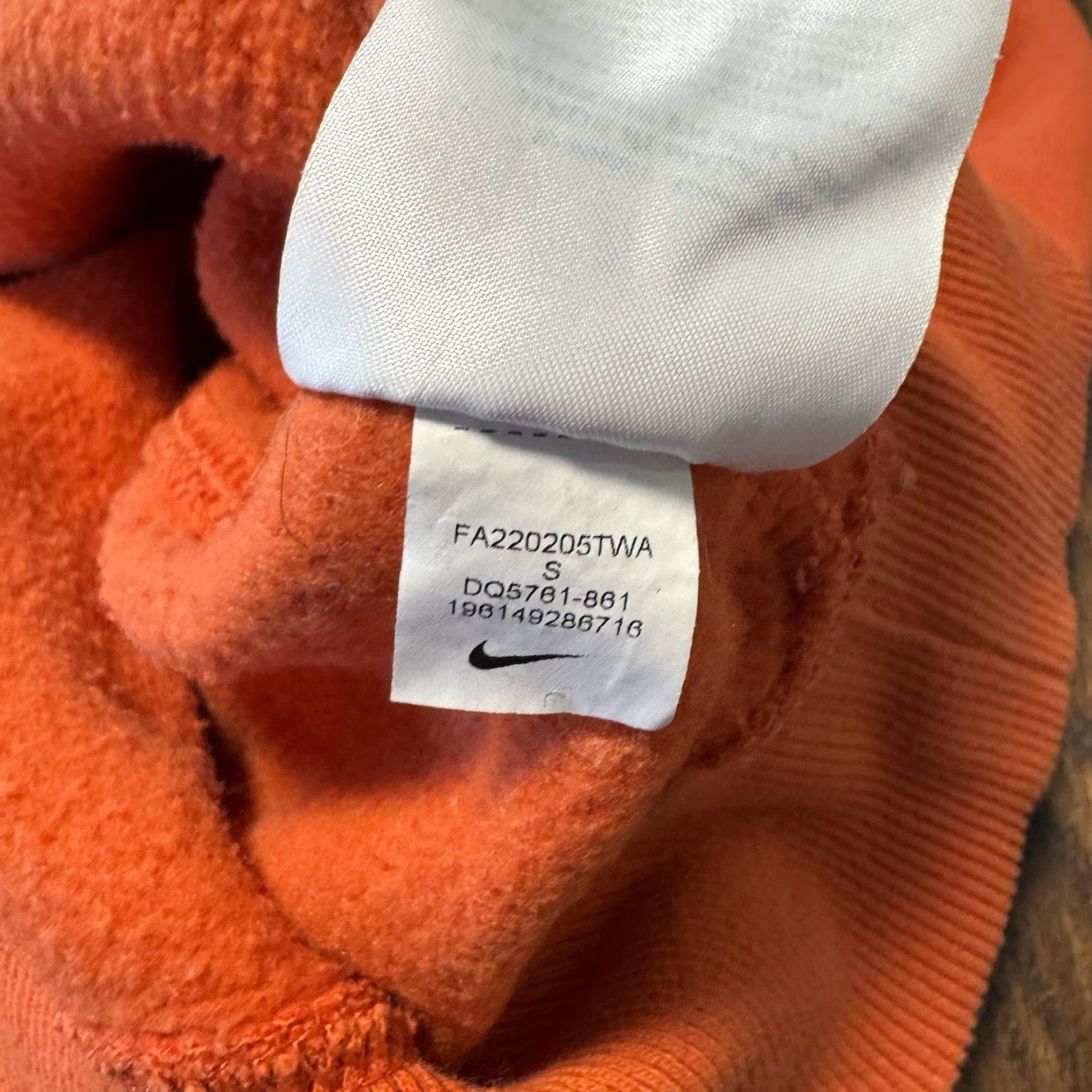 Nike VINTAGE Nike Y2K Crewneck Orange Crop Top Sweatshirt Center Swoosh Embroidered Small Size S / US 4 / IT 40 - 8 Thumbnail