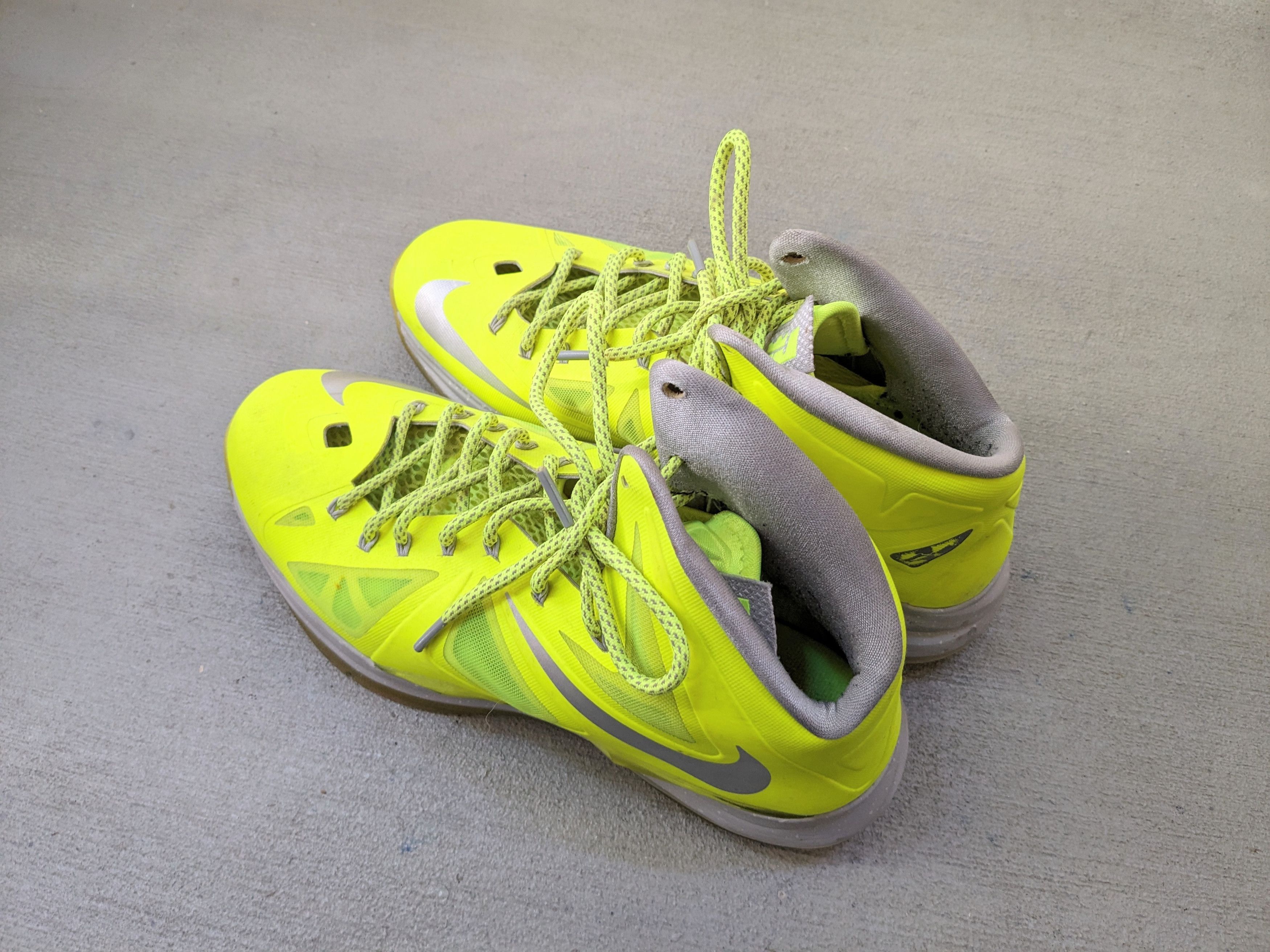 Nike Nike LeBron 10 Volt 11 541100-700 Basketball Yellow Green Size US 11 / EU 44 - 11 Thumbnail