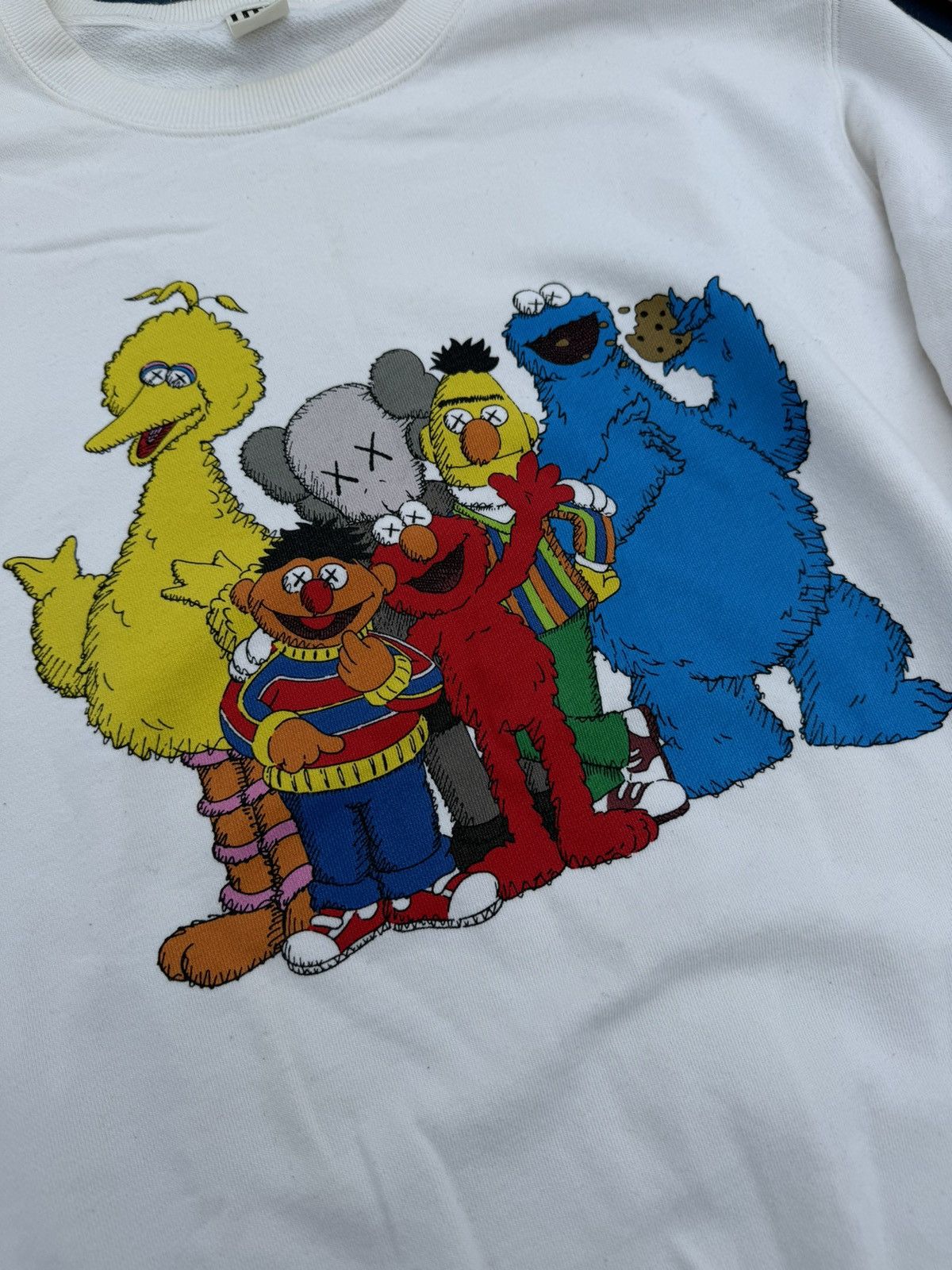 Kaws × Uniqlo Kaws X Uniqlo X Sesame Street Crewneck Sweatshirt Size US XL / EU 56 / 4 - 5 Thumbnail