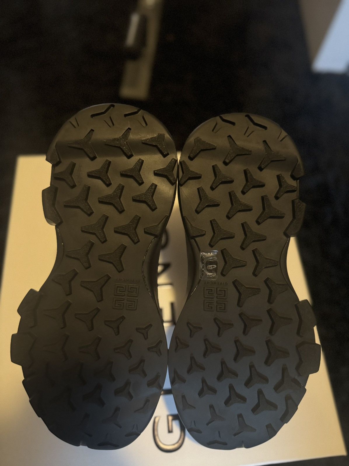 Givenchy Givenchy Monumental Mallow low size 42 OFFER UP Size US 9 / EU 42 - 4 Thumbnail