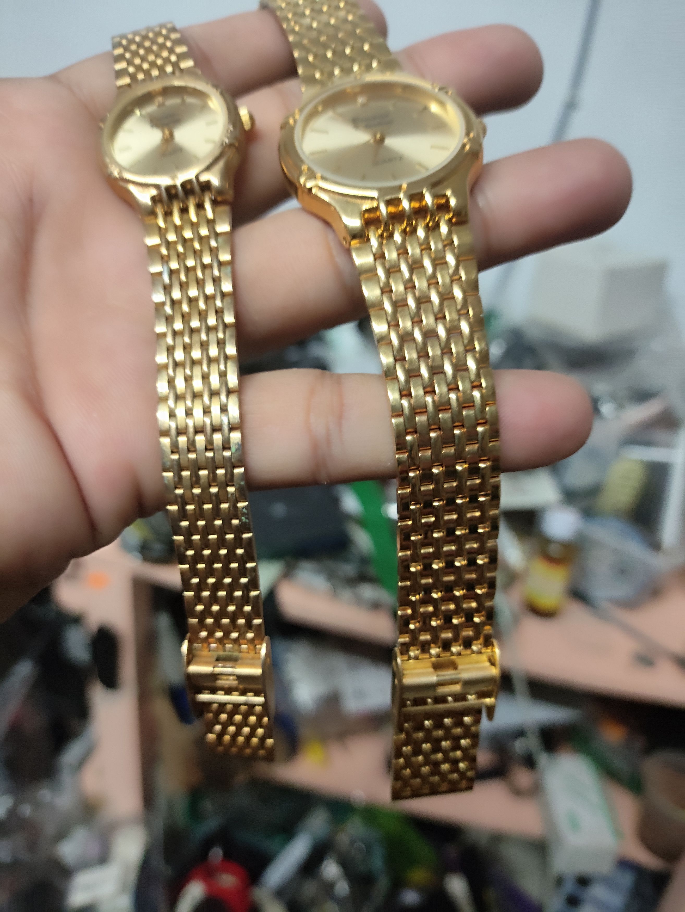 Japanese Brand ROMARNI VALENTINO (ONE PAIR GOLD WATCH COLOR) GOOD FUNCTION Size ONE SIZE - 6 Thumbnail