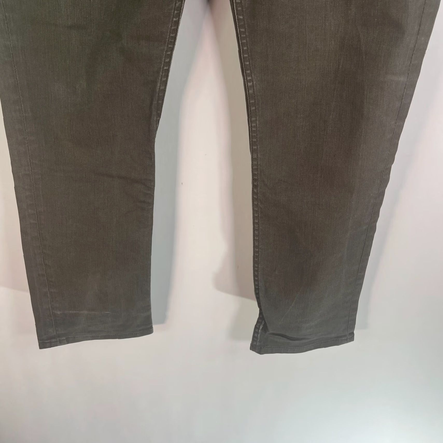 Levi's VINTAGE Levi's Jeans - Men's 36 Slim Fit Straight Leg Denim - Dark Green, 30-inch Inseam Size US 36 / EU 52 - 4 Thumbnail