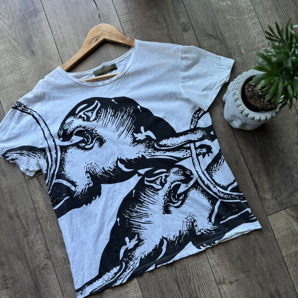 Valentino Valentino White Panther Garavani All Over Print Tee Shirt Size US S / EU 44-46 / 1 - 1 Thumbnail