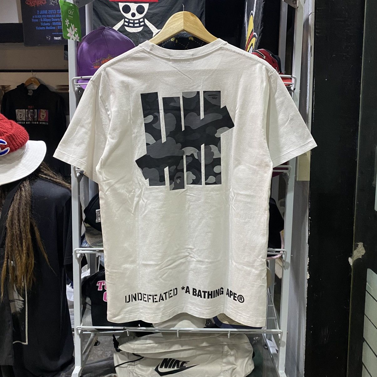 Bape × Undefeated BAPE x UNDEFEATED 5 STRIKES BIG HEAD CAMO TEE Size US L / EU 52-54 / 3 - 2 Thumbnail