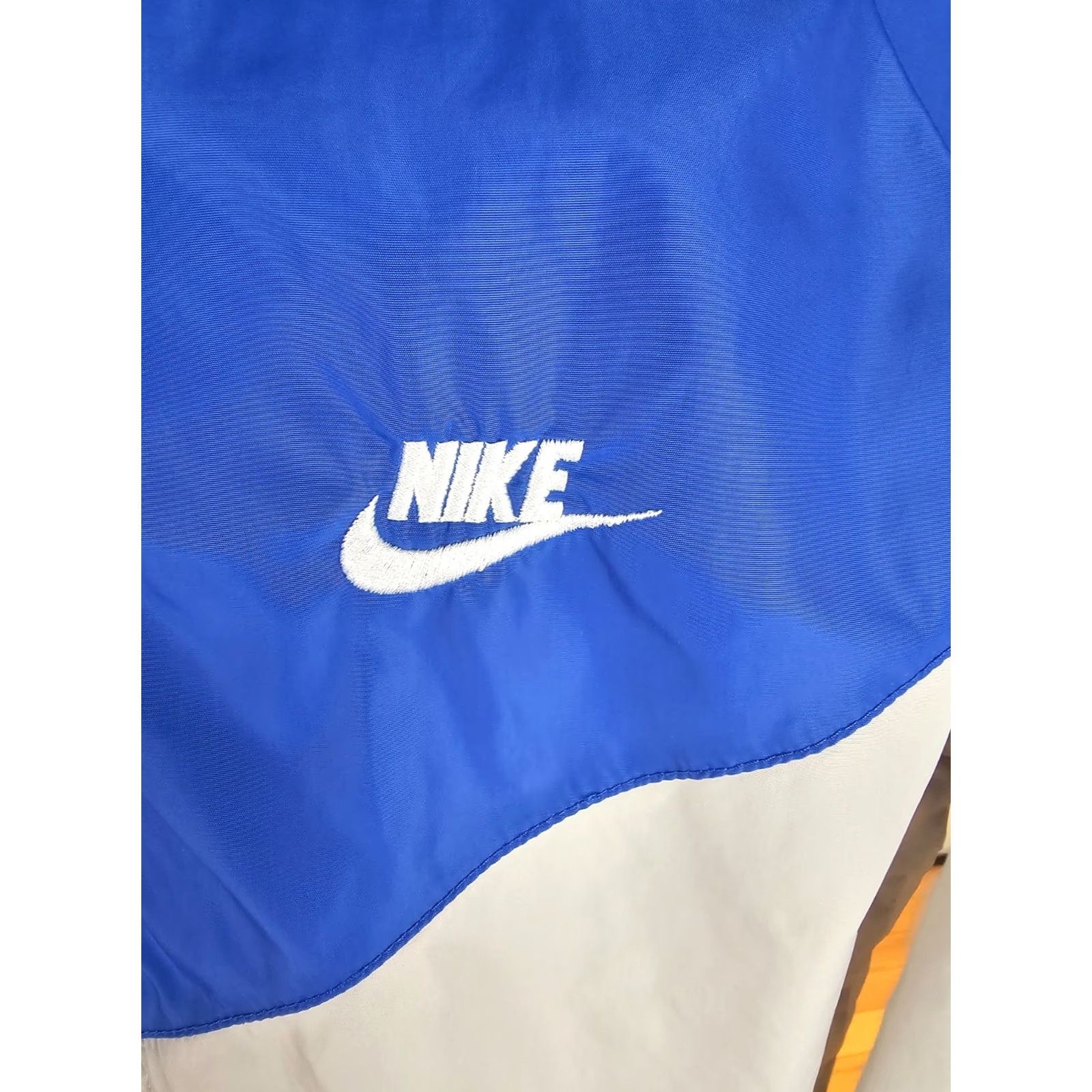 Nike VINTAGE Nike Windbreaker 2 Tones Track Top Jacket SZ MEDIUM Men Jacket Size US M / EU 48-50 / 2 - 6 Thumbnail