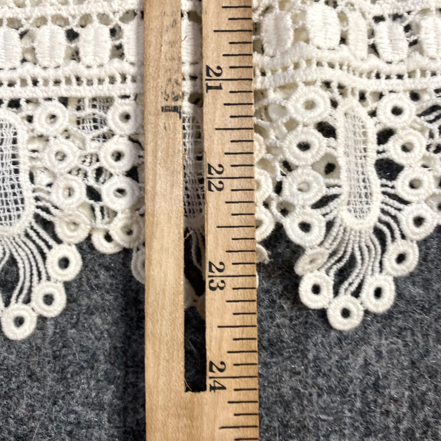 Vintage Maeve Top S White Floral Crochet Hem Peasant Boho Shirt Women Small White Floral Crochet Hem Peasant Boho Maeve Top S Women Size S / US 4 / IT 40 - 6 Thumbnail