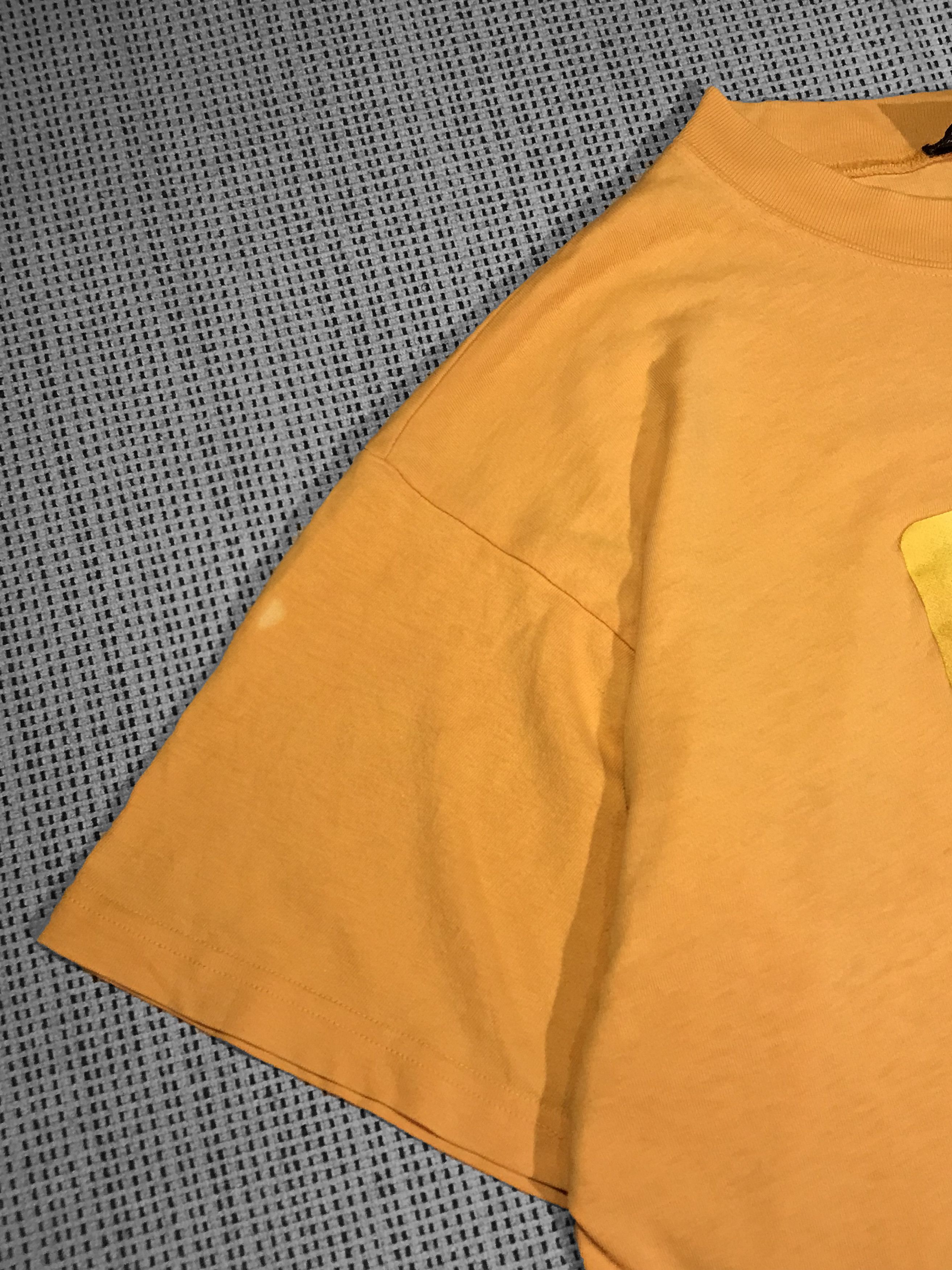 Vintage Vintage yellow T-shirt 1996/2001 Tomb Raider video game (XL) Size US XL / EU 56 / 4 - 6 Thumbnail