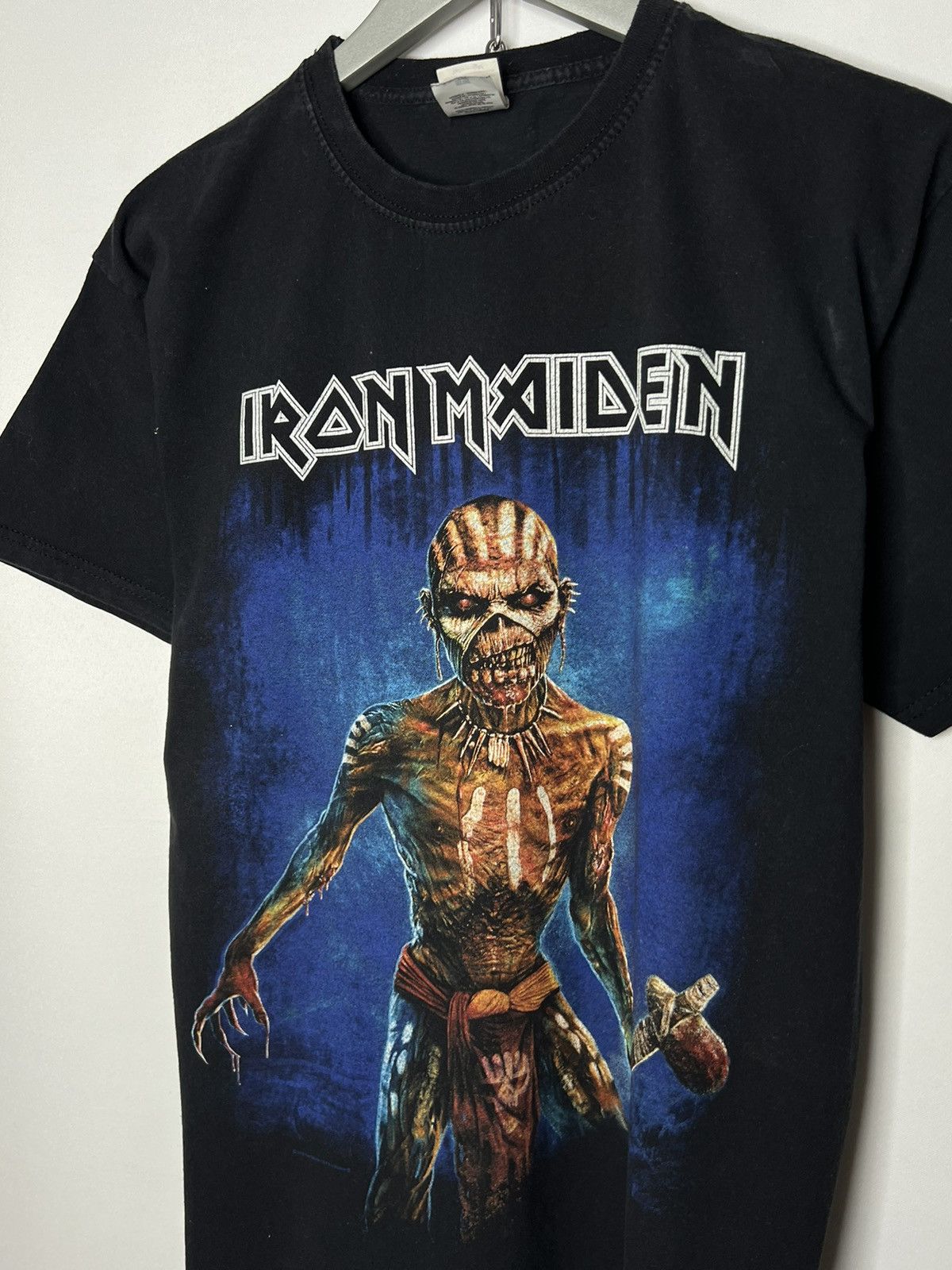 Gildan 🔥 Vintage Iron Maiden World Tour 2017 Big Logo Rock Tee 🔥 Size US L / EU 52-54 / 3 - 4 Thumbnail