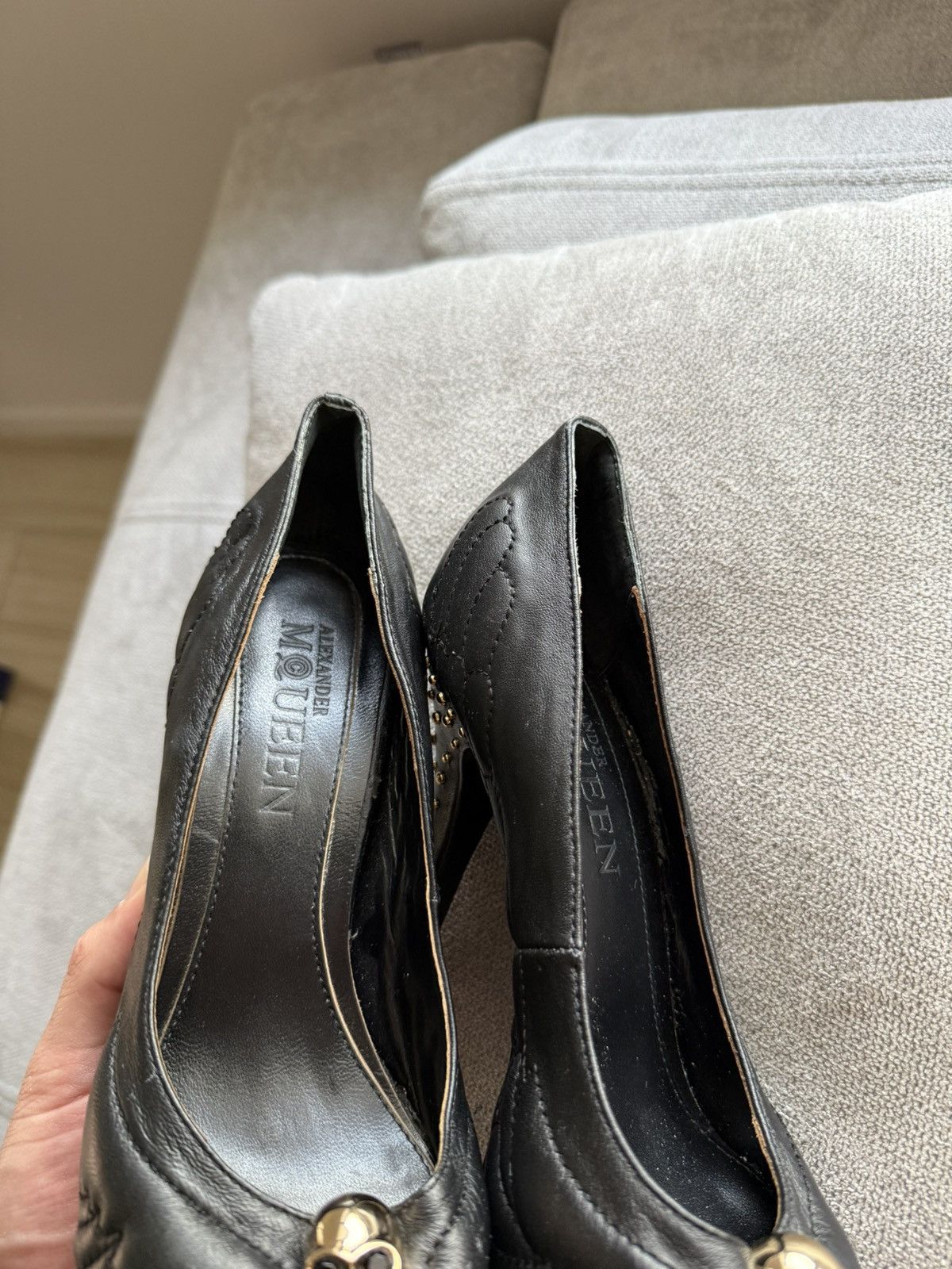 Alexander McQueen Alexander McQueen Gold Skull Black Leather Pumps Size US 10 / IT 40 - 15 Thumbnail