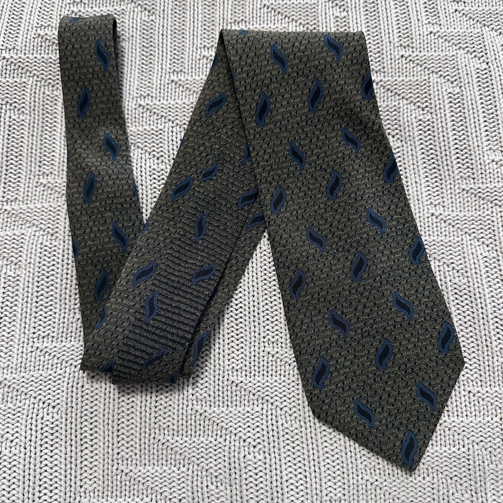 Barneys New York Barneys New York gray Italian silk tie Size ONE SIZE - 1 Thumbnail