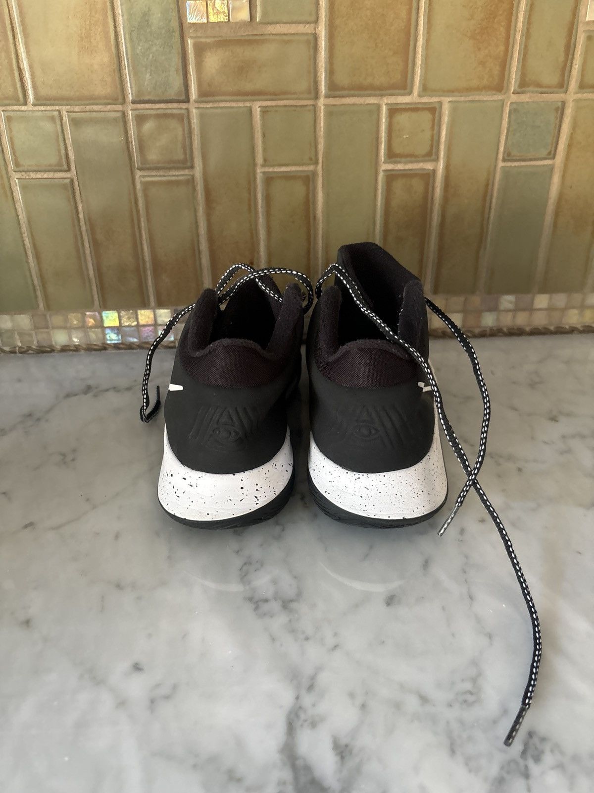 Nike Kyrie Flytrap 4 Black White GS 6.5Y Used GS No Box Size US 6.5 / EU 39-40 - 4 Thumbnail