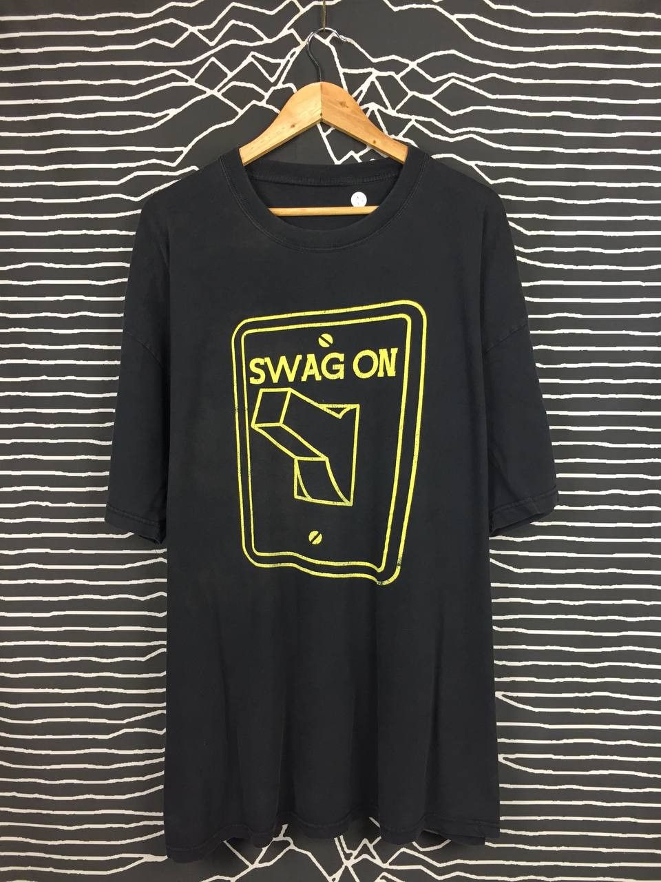 Vintage Distressed Swag On Big Logo Statement Quote Rock & Roll Tee Size US XXL / EU 58 / 5 - 2 Thumbnail