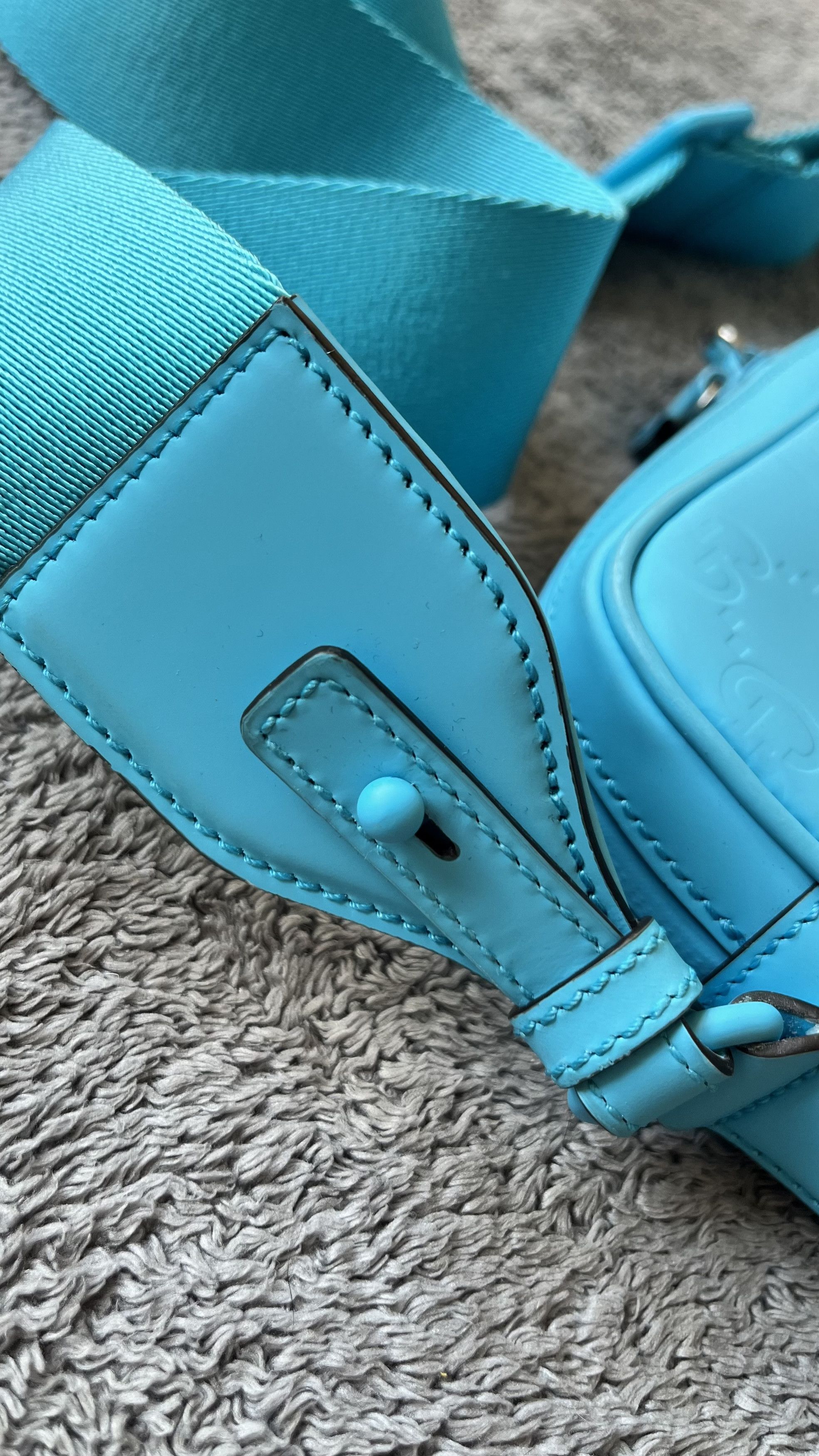 Gucci Gucci Front Zip GG Rubber Effect Bag – Light Blue Size ONE SIZE - 6 Thumbnail