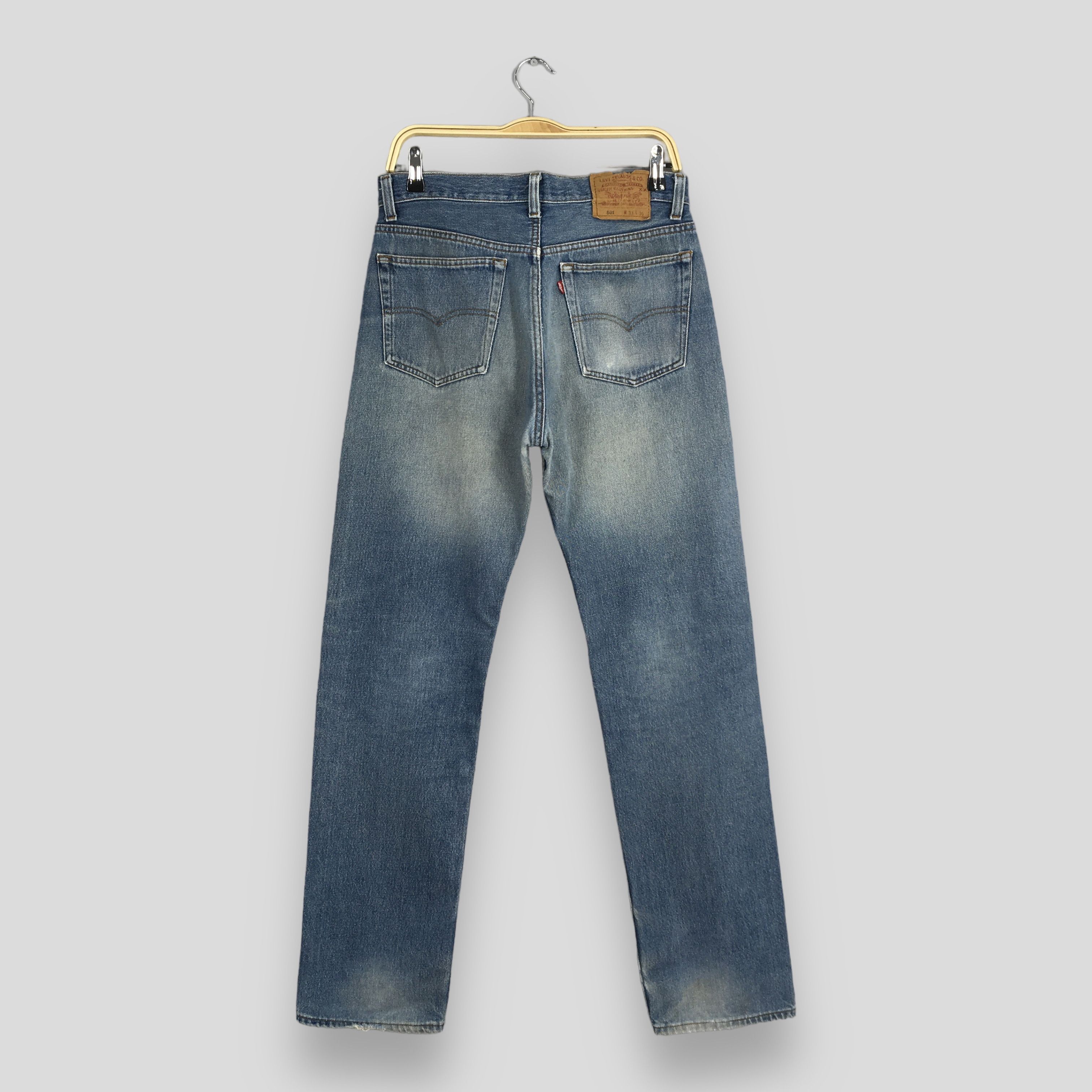 Levi's Size 30x31 Vintage 90s Levi's 501 Faded Blue Jeans S322 Size US 30 / EU 46 - 8 Thumbnail