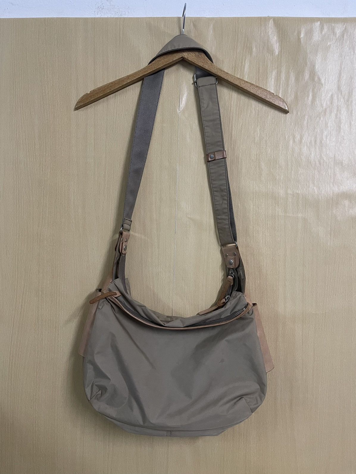 Y's × Yohji Yamamoto Yohji Yamamoto Sling Messenger Bag Nylon with Leather Trim Size ONE SIZE - 17 Thumbnail