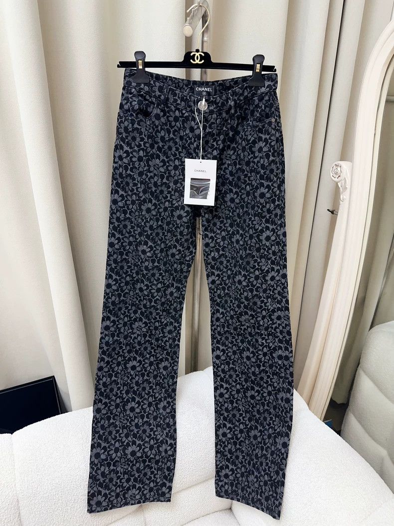 Chanel Chanel 24B autumn and winter black camellia full-print str Size 25" / US 0 / IT 36 - 1 Thumbnail