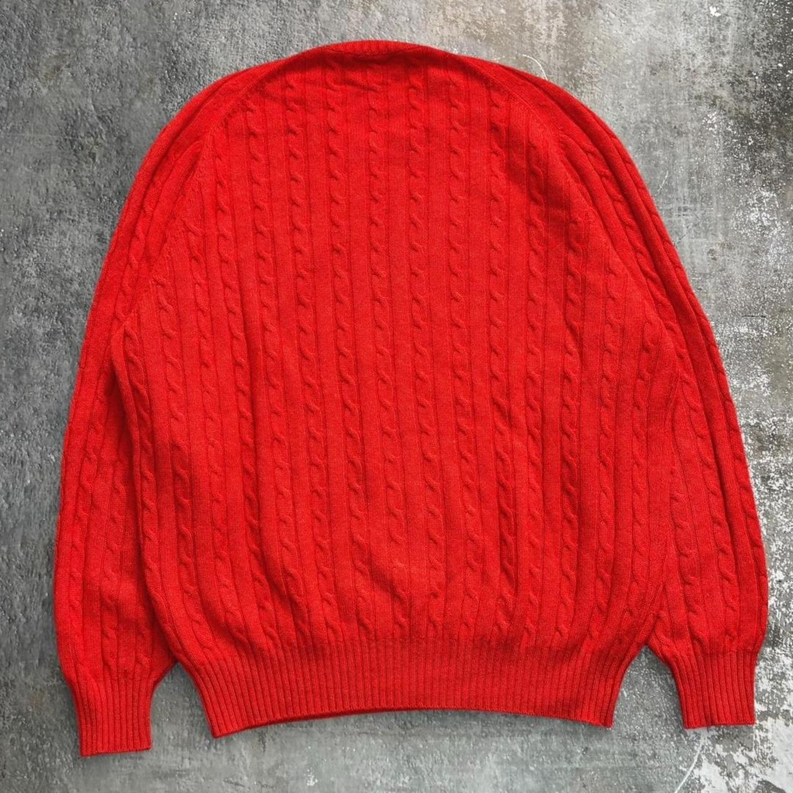 Bergdorf Goodman × Vintage Vintage Red Cable Knit Bergdorf Goodman Cashmere Sweater. Size US XXL / EU 58 / 5 - 2 Thumbnail