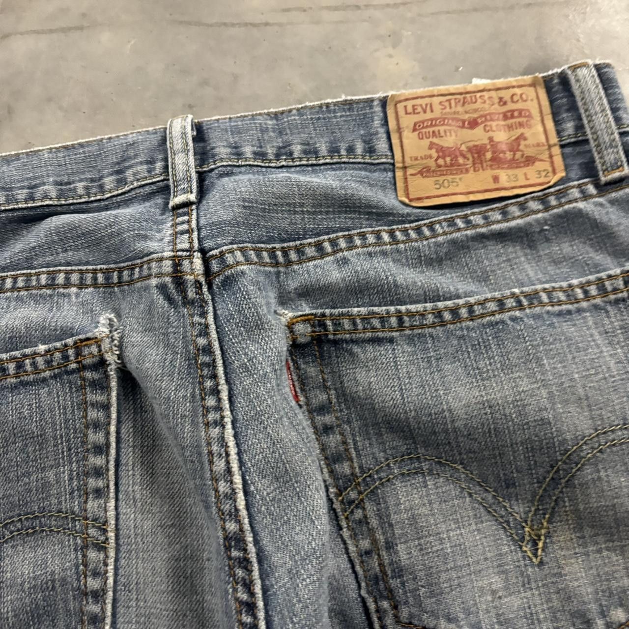 Levi's Crazy Vintage Y2K/2000s Grunge Levis Dark Wash Denim Jeans! 33x30 Size US 33 - 7 Thumbnail