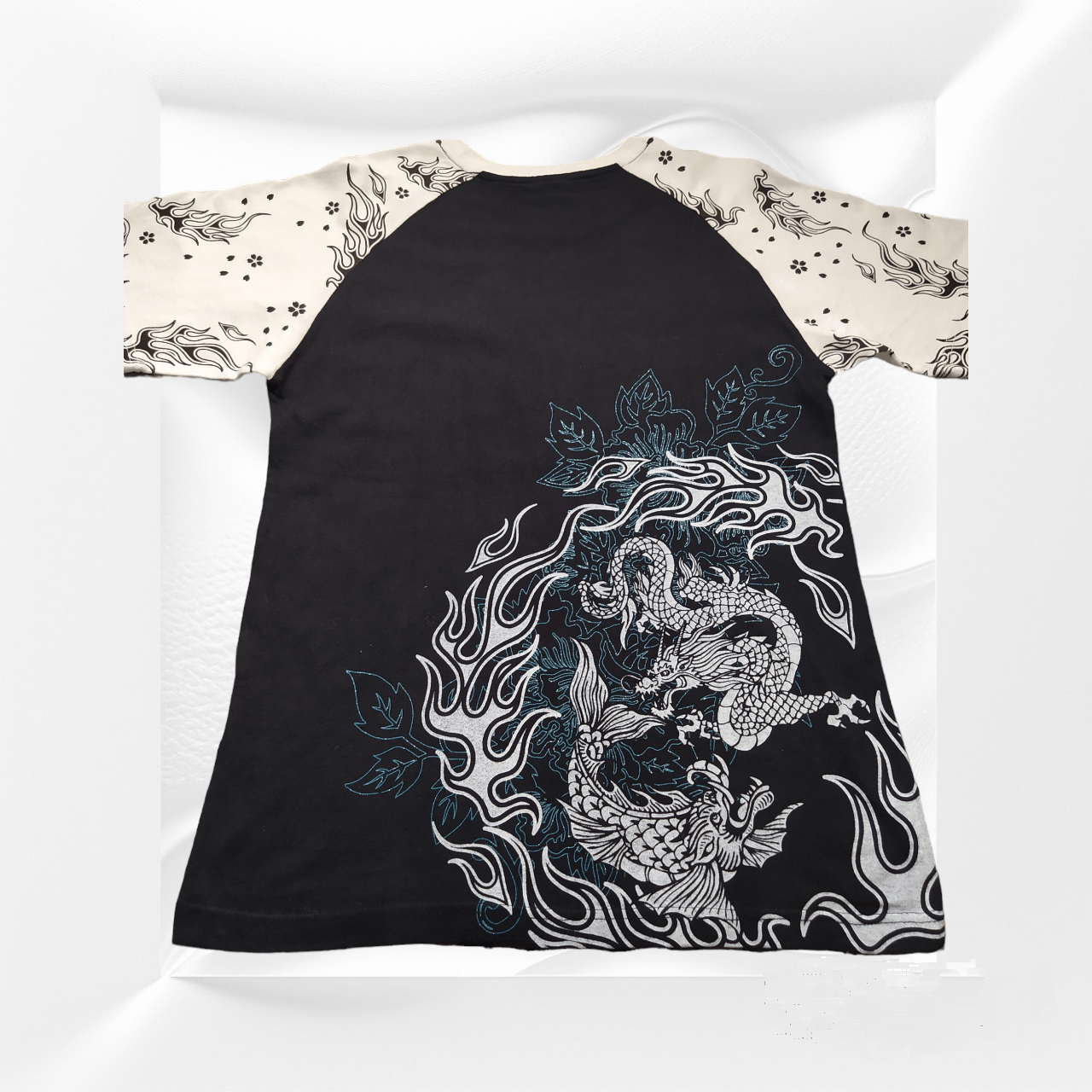Vintage Vintage Japanese Brand Dragon & Koi Tee Silver Foil Graphic Size US M / EU 48-50 / 2 - 2 Thumbnail