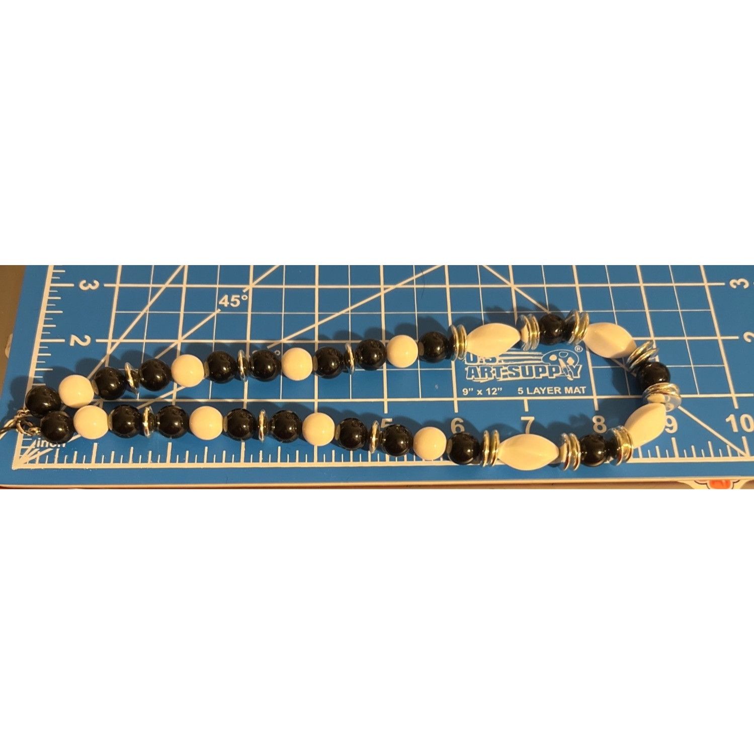 Other Vtg Lucite Beaded Necklace Black White Silver Tone Glows Und Size ONE SIZE - 7 Thumbnail