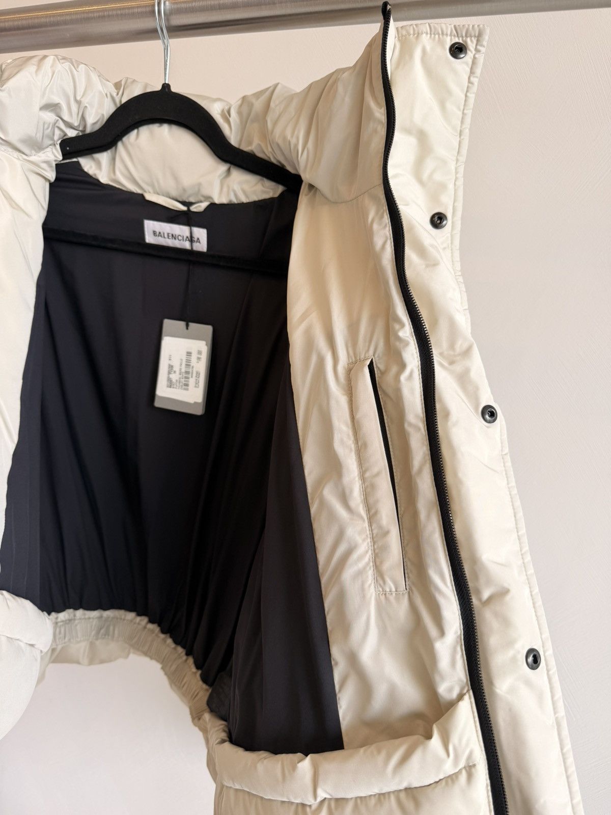 Balenciaga NWT Balenciaga Beige Down BB Logo Cropped Puffer Jacket FR38 Size S / US 4 / IT 40 - 13 Thumbnail