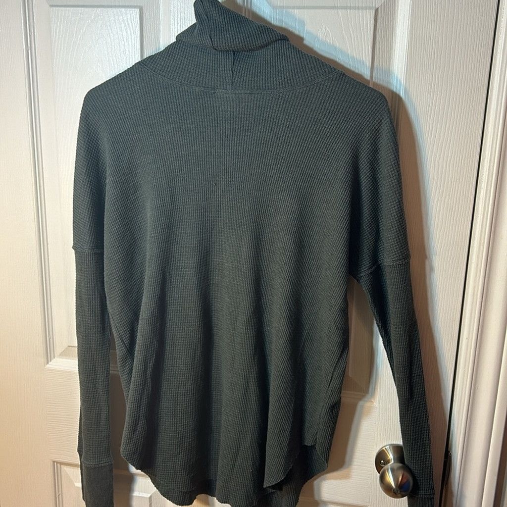 TNA Size small TNA Aritzia, waffle knit gray turtleneck Size XS / US 0-2 / IT 36-38 - 6 Thumbnail