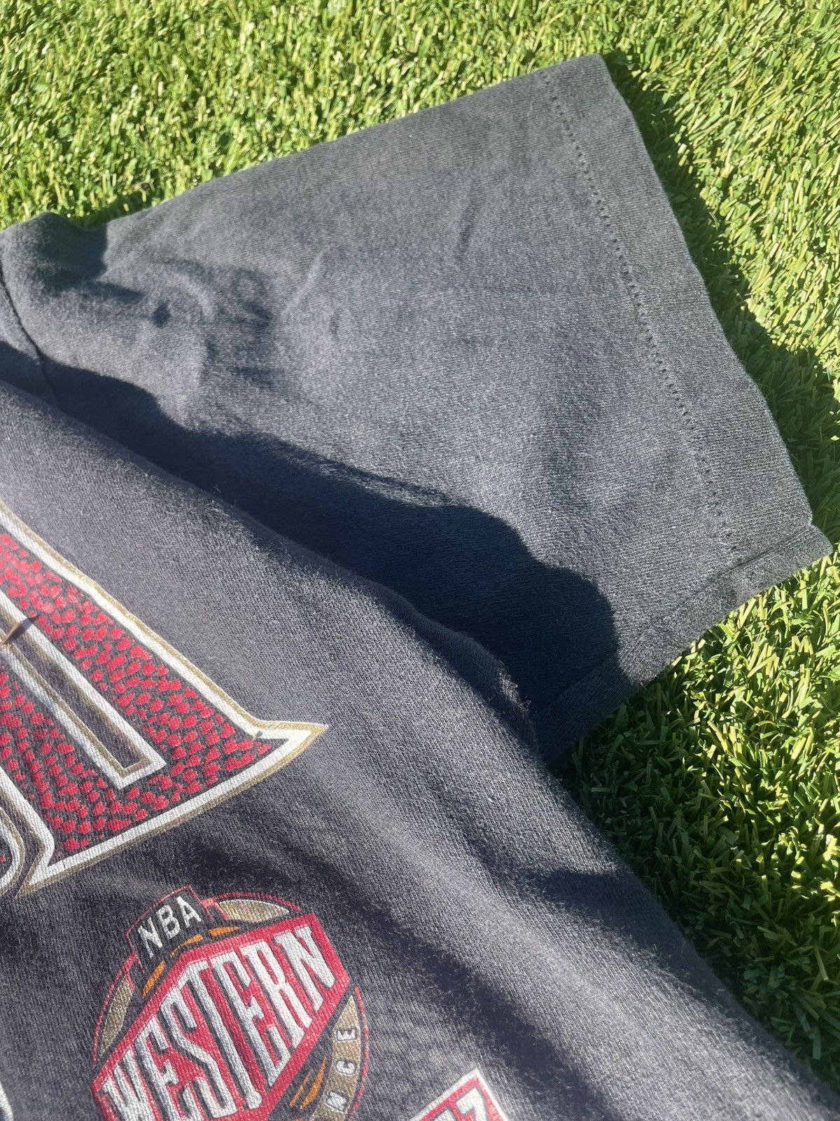 NBA VTG GRAIL 1996 BULLS NBA T-SHIRT 🐂 Size US XL / EU 56 / 4 - 6 Thumbnail