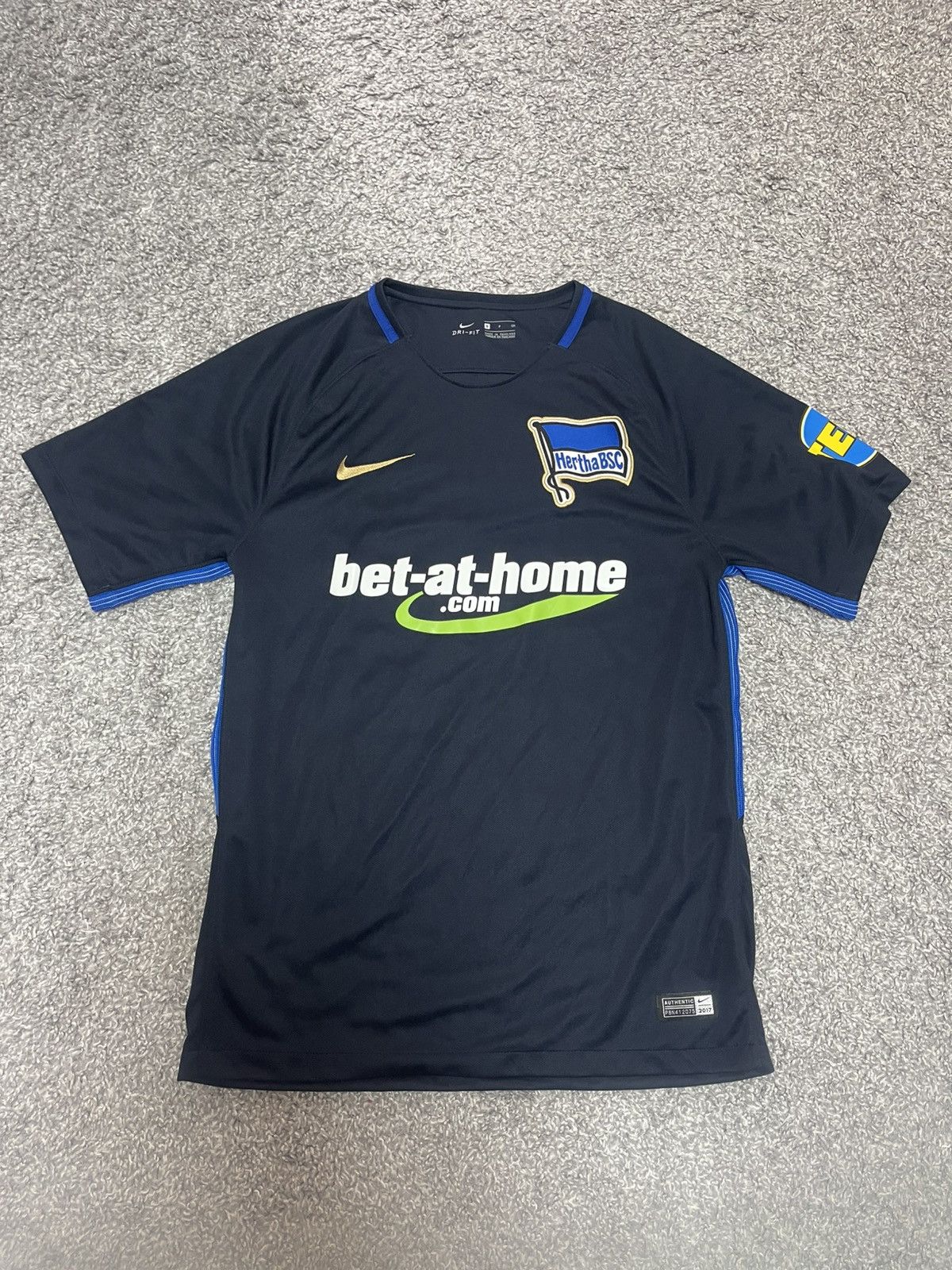 Nike HERTHA BERLIN 2017 2018 AWAY SHIRT SOCCER JERSEY szS NIKE Size US S / EU 44-46 / 1 - 1 Thumbnail