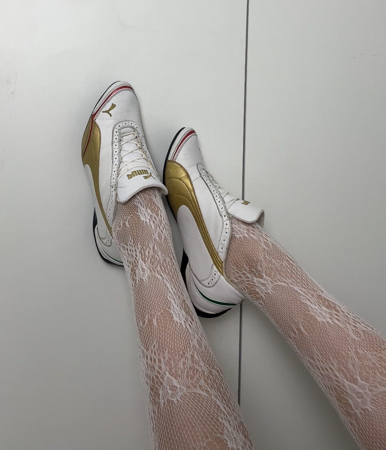 Puma Vintage white and gold Puma Ferrari sneakers Size US 7 / IT 37 - 2 Thumbnail