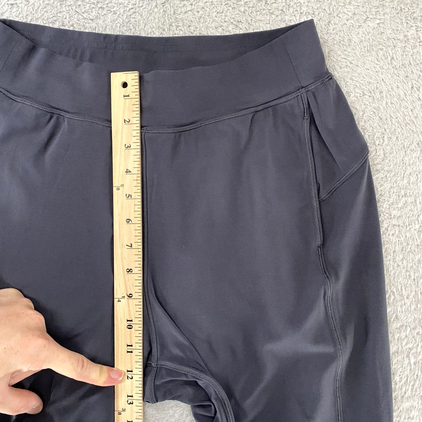 Lululemon Lululemon Pants Womens 6 Gray Capri Stretch Rejuvenate Yoga Activewear Size 28" / US 6 / IT 42 - 6 Thumbnail