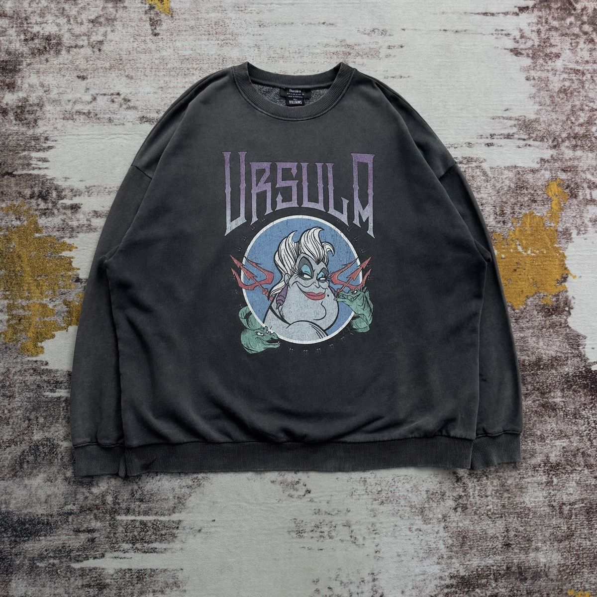 Disney DISNEY VILLAINS URSULA GRAPHIC BIG LOGO ACID WASH COLOUR Size US M / EU 48-50 / 2 - 2 Thumbnail