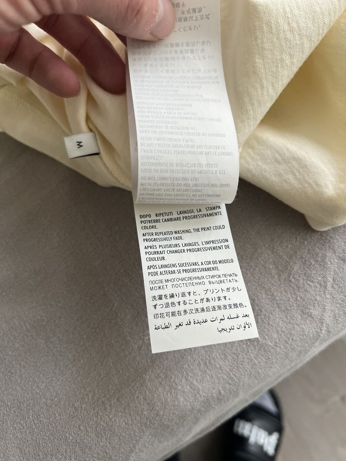 Gucci Gucci Offwhite/Beige Tshirt “Gucci” on Back Size US M / EU 48-50 / 2 - 12 Thumbnail
