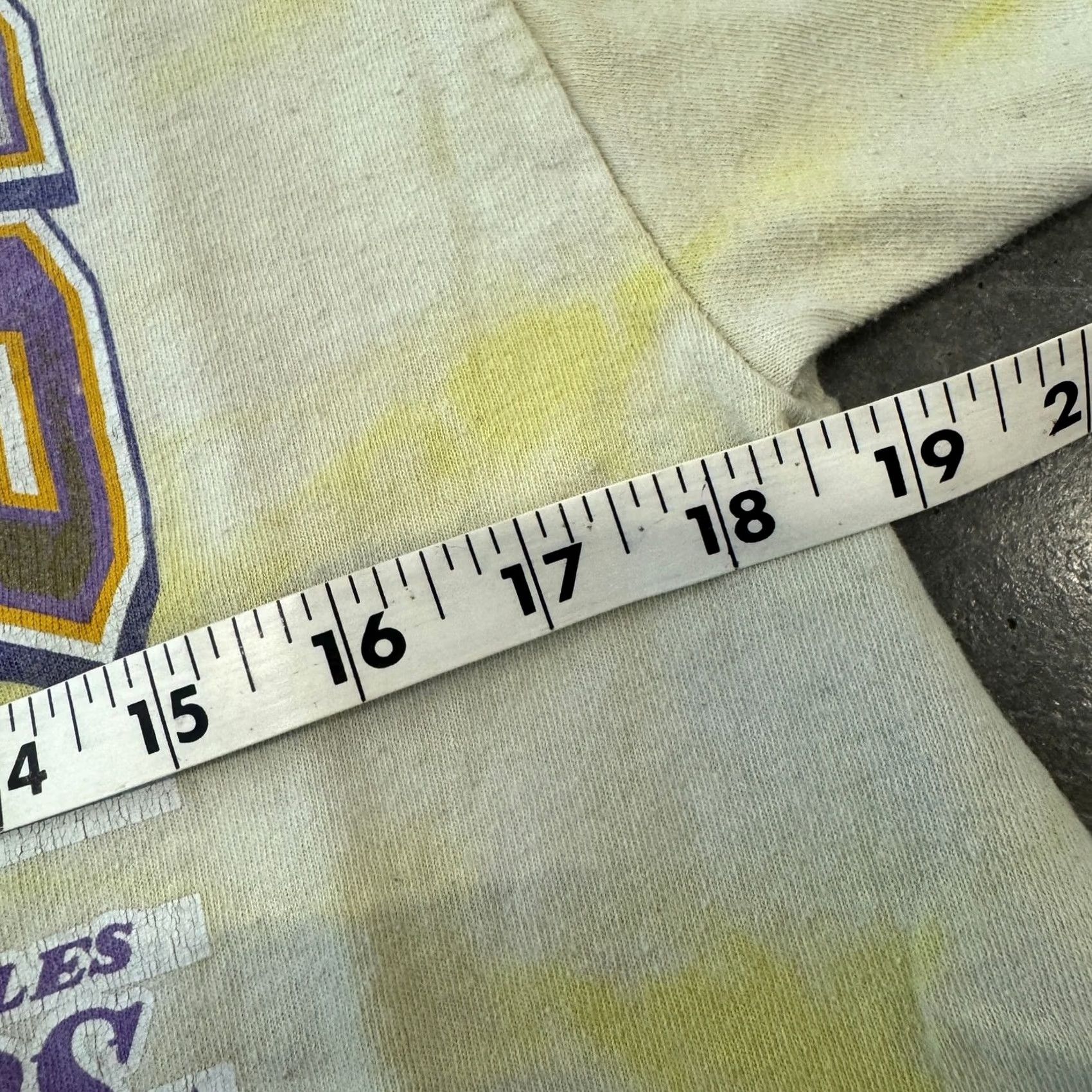 Vintage VINTAGE Y2K Los Angeles Lakers Tie Dye Mitchell & Ness Graphic Yellow Tee M Mens Size US M / EU 48-50 / 2 - 4 Thumbnail