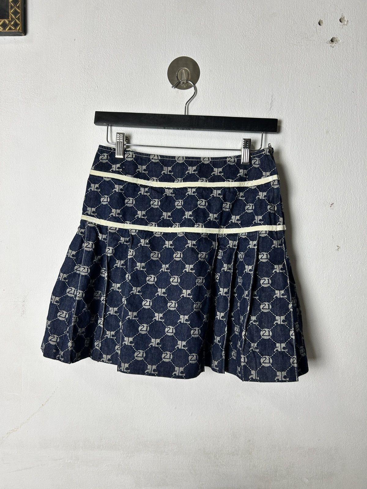 Courreges André Courrèges Jacquard Repeat Logo Denim Vintage pleated Size 27" / US 4 / IT 40 - 2 Thumbnail