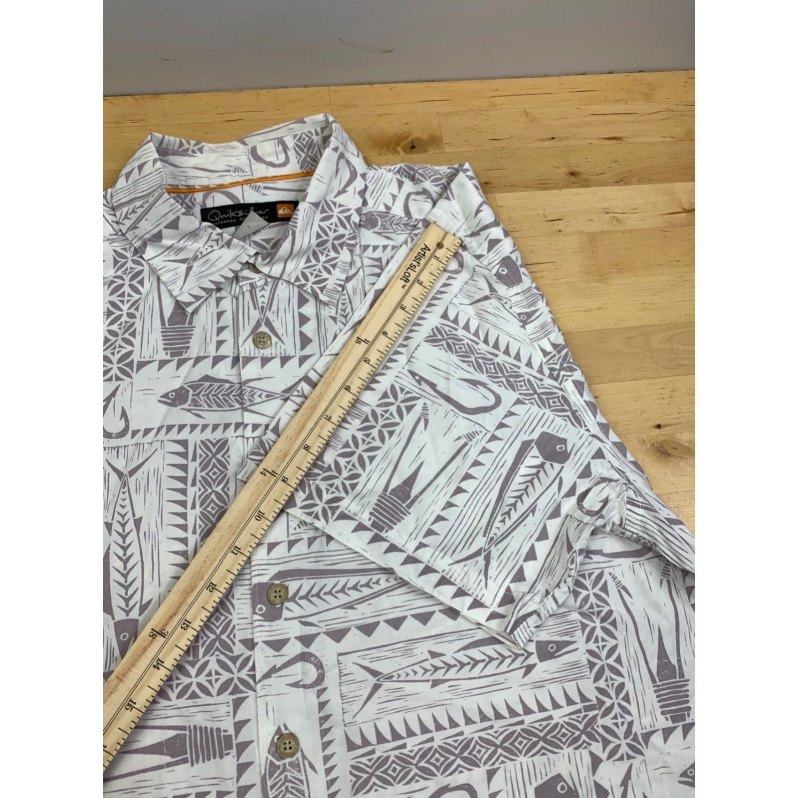 Quiksilver Quiksilver Waterman Button-Up Shirt Mens XL White Fish Hook Tribal 11894 Size US XL / EU 56 / 4 - 6 Thumbnail