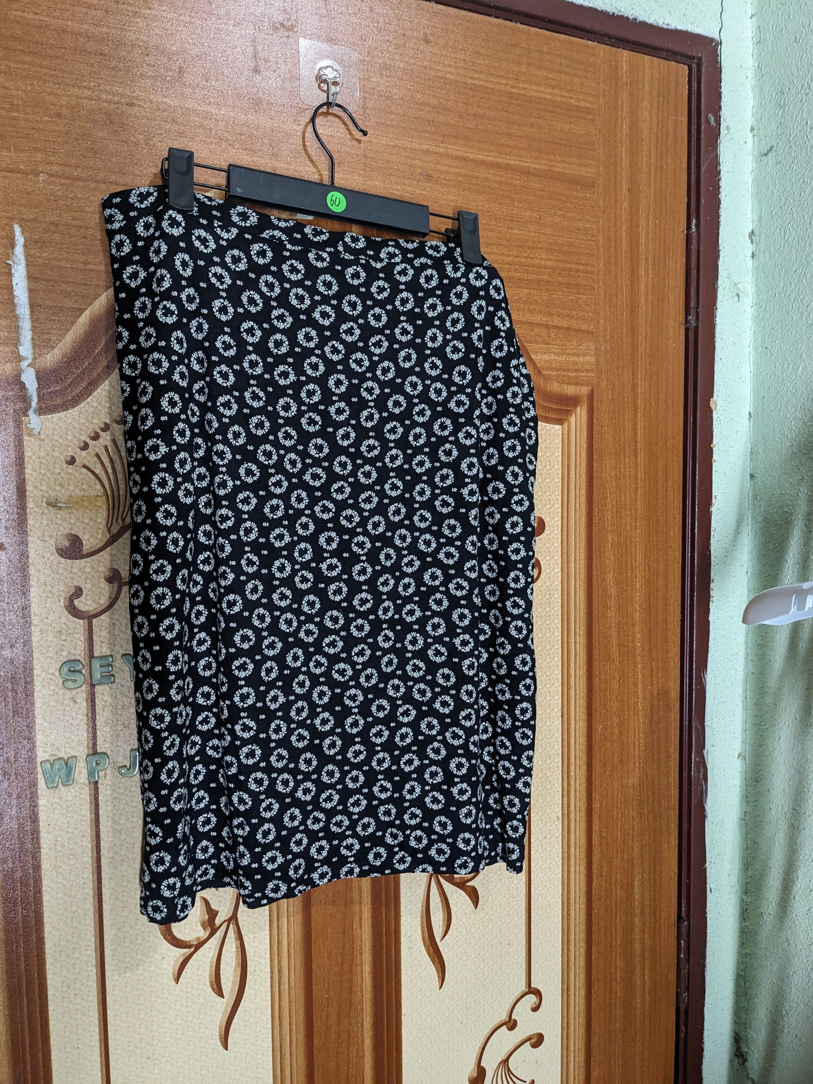 agnes b. AGNES B. VISCOSE BLACK FLORAL Size 33" - 2 Thumbnail