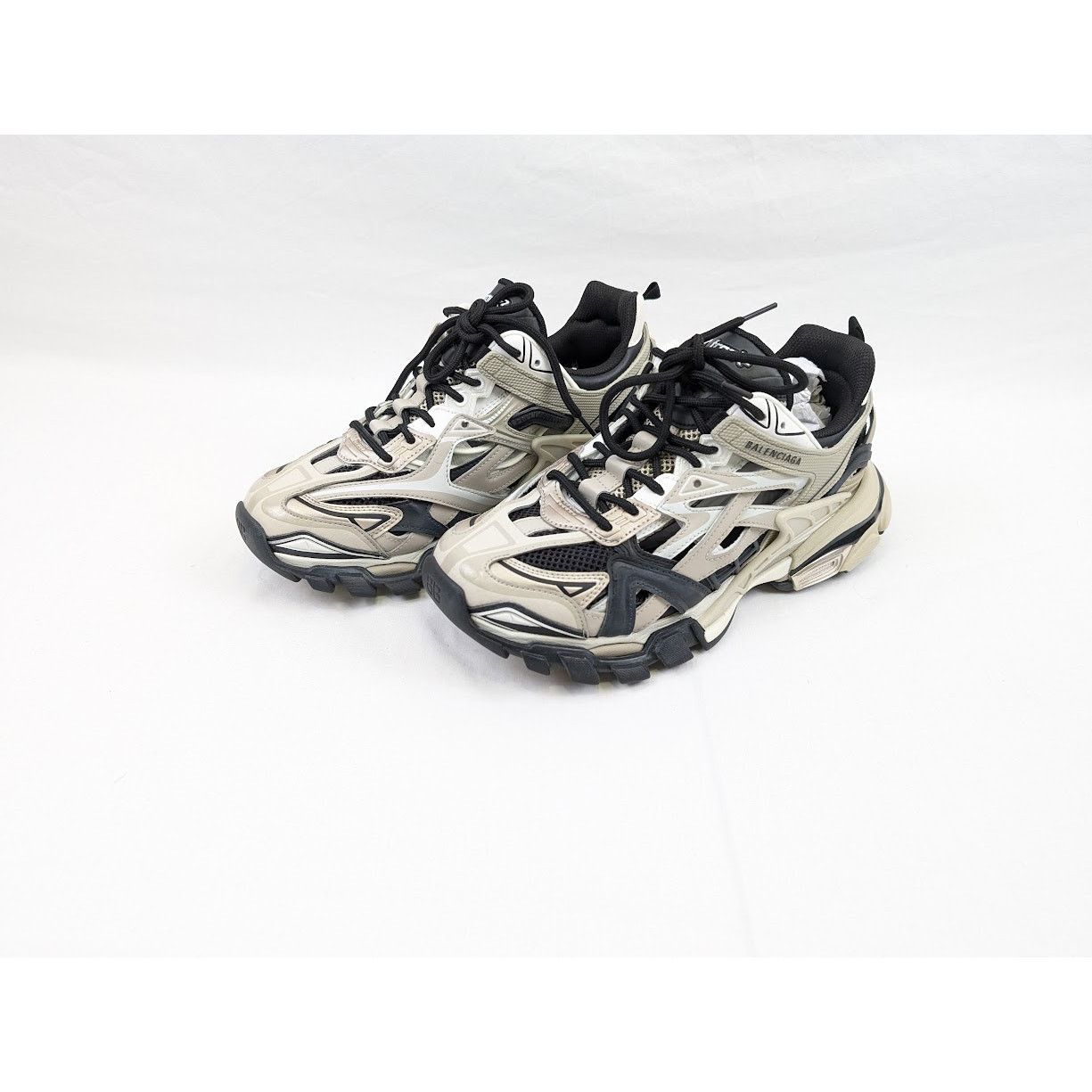 Balenciaga o1rshd1 Rubber Track.2 Open Low-Top Sneakers in Beige/Black Size US 7 / EU 40 - 20 Thumbnail