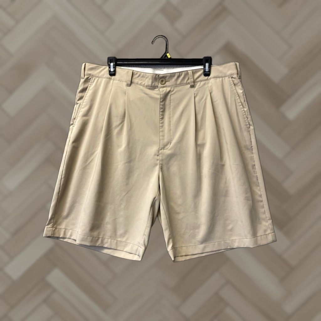 Reebok VINTAGE Reebok Shorts Mens 42/44 Tan Spell Out Logo Pockets Golf Shorts /123-5 Size US 42 / EU 58 - 1 Thumbnail