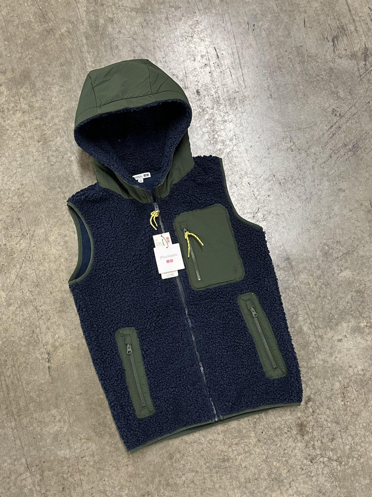 JW Anderson × Uniqlo JW Anderson Uniqlo deep pile hooded vest NWT gorpcore hype Size US XXS / EU 40 - 2 Thumbnail