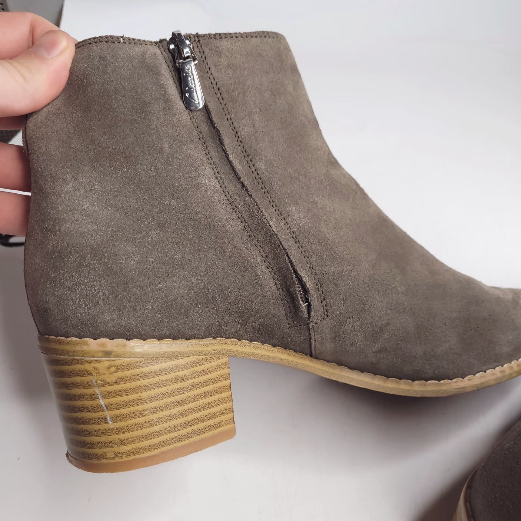 Clarks VINTAGE? Clarks Boots Women 8 Brown Suede Leather Ankle Zip Heel Bootie Sunset Beige Boots Women 8 Brown Leather Suede Ankle Zip Heel Bootie Size US 8 / IT 38 - 5 Thumbnail
