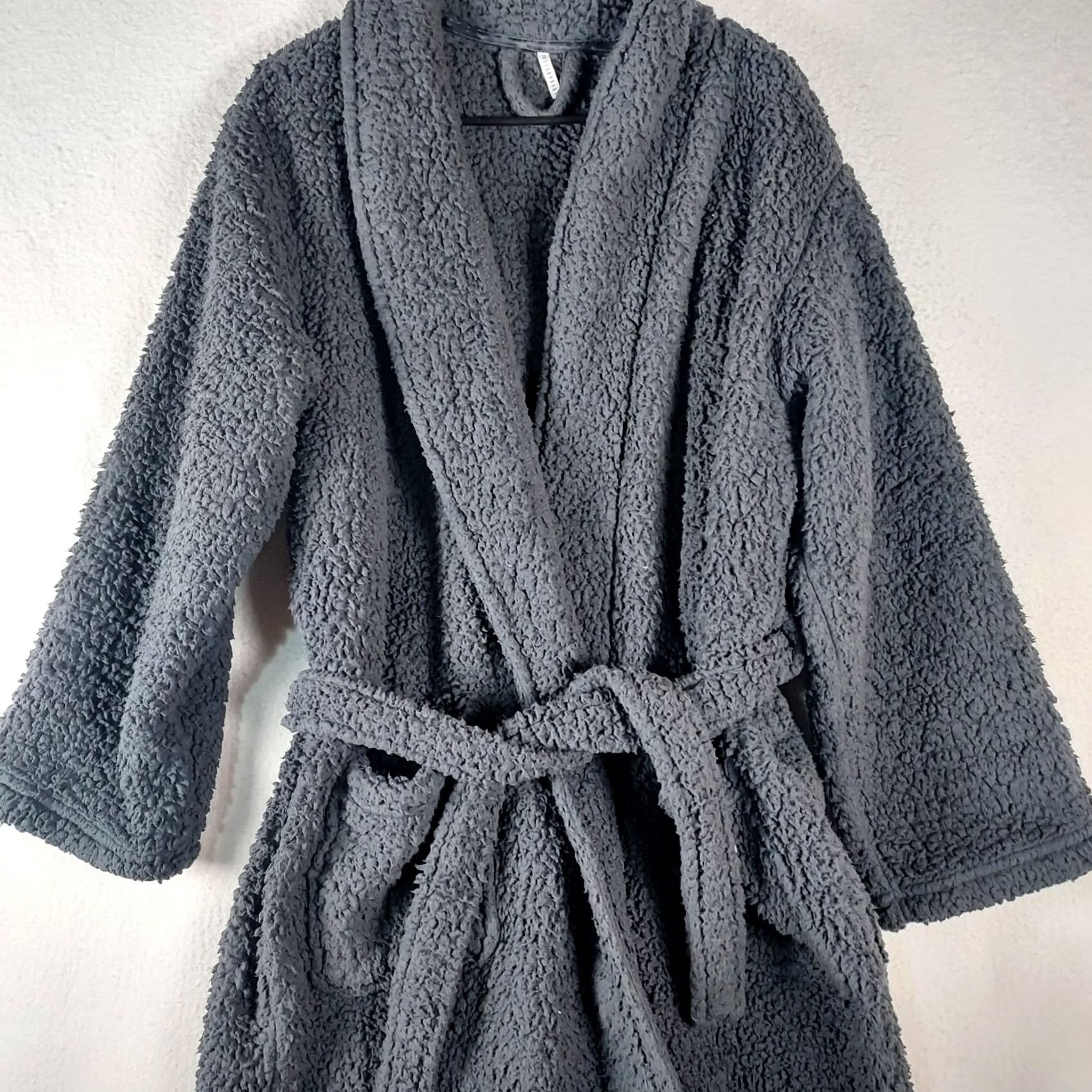 Vintage Pottery Barn Robe Bathrobe Sherpa Plush Medium Gray Polyester Mens Womens Unisex Long Sleeve Belted Tie Winter Size ONE SIZE - 3 Thumbnail