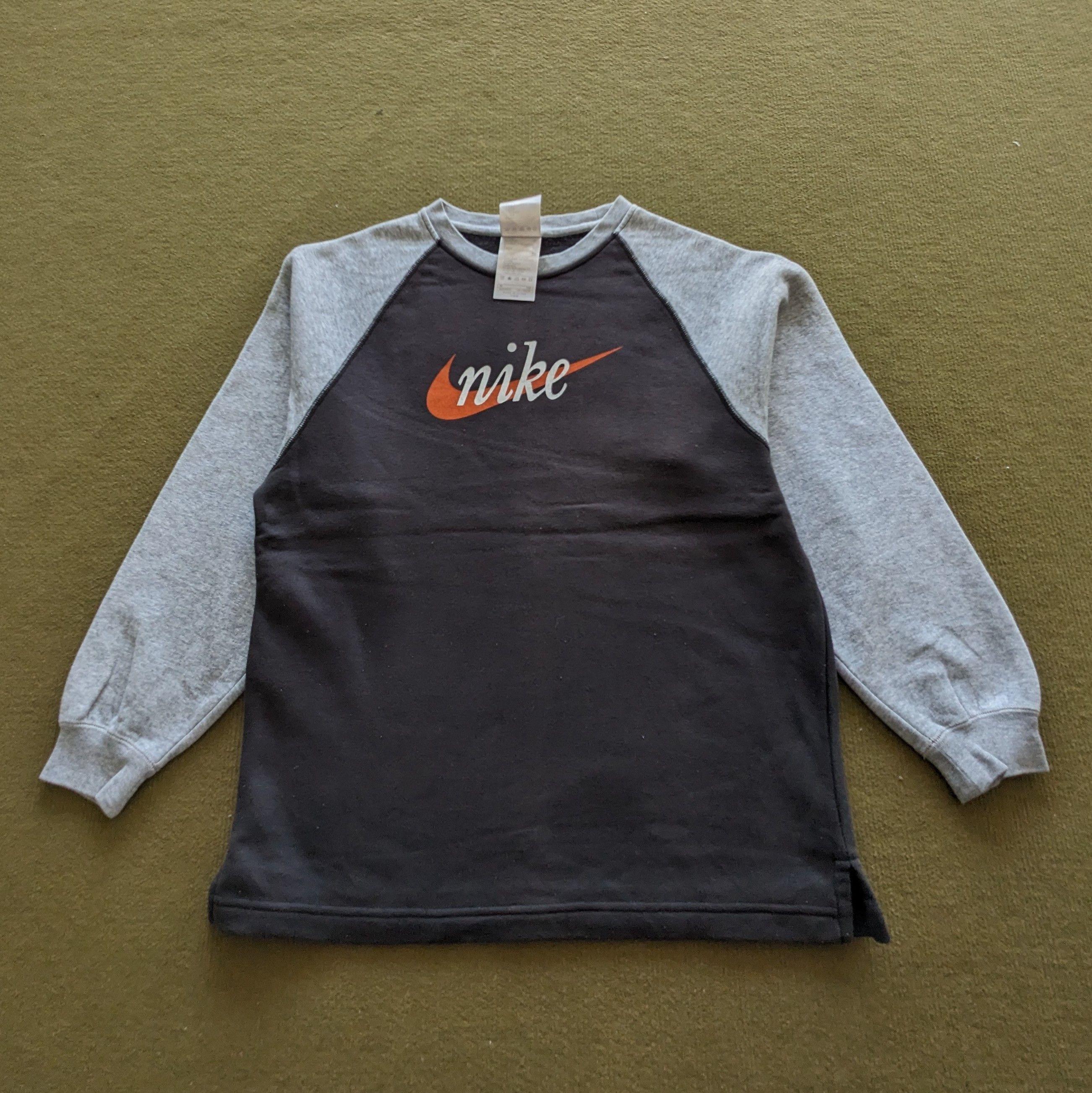 Nike Vintage NIKE Sportswear Brand Sweatshirt Size US S / EU 44-46 / 1 - 1 Thumbnail